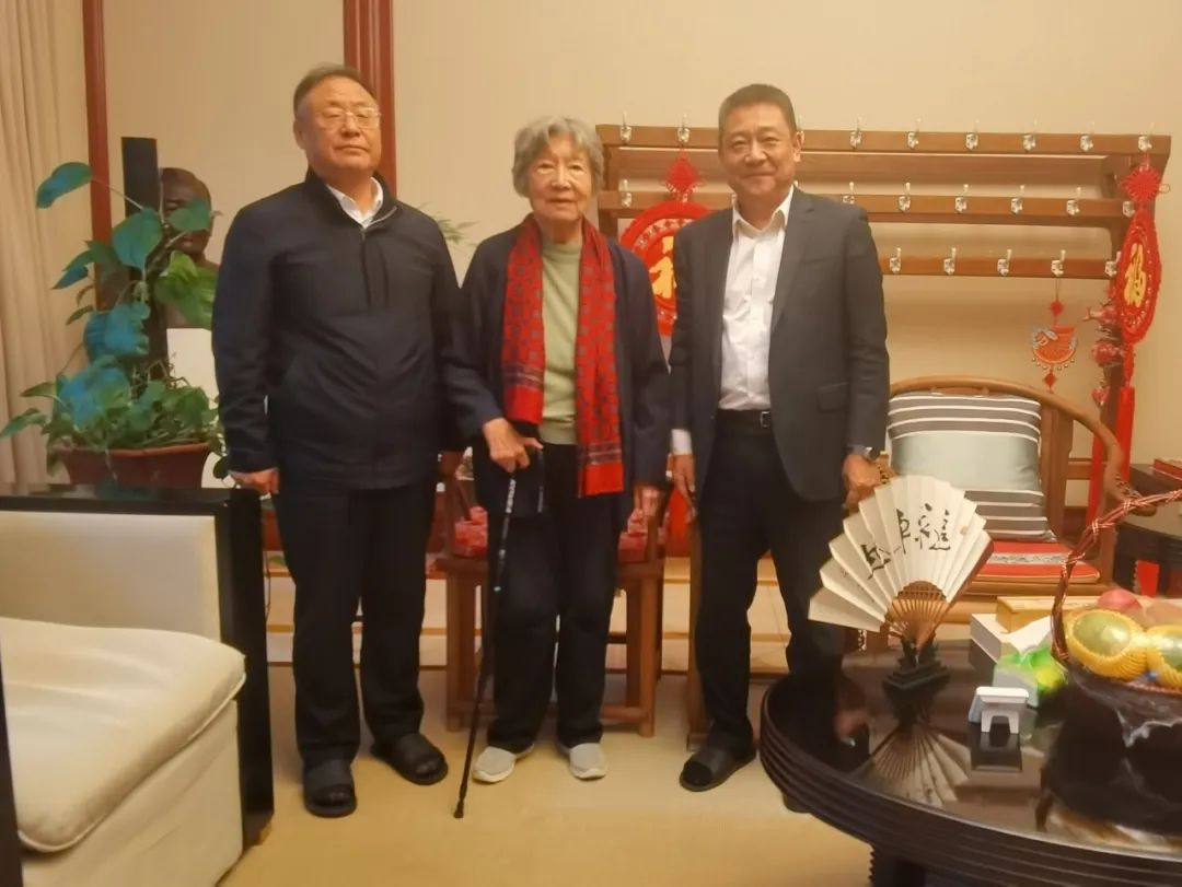 中智集團(tuán)黨委走訪慰問(wèn)老干部和黨員群眾